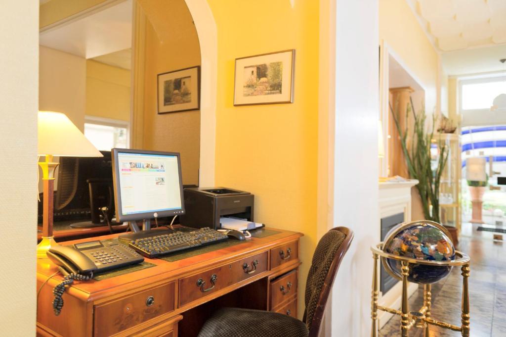 Hotel Eden Am Kurpark Бонн Экстерьер фото